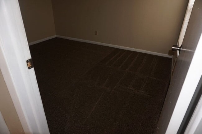 Building Photo - 2 bedroom townhome on Westside