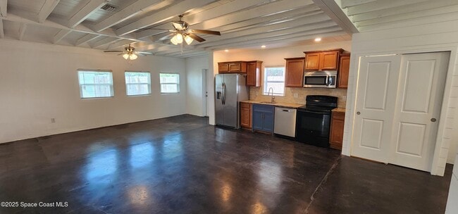 Building Photo - 1576 Avocado Ave