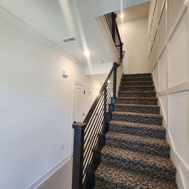 Foto del edificio - Fabulous End Unit Townhome 3 Bedroom, 2.5 ...