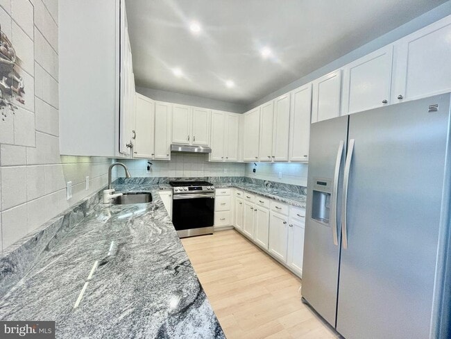 Building Photo - 1053 Chanticleer Dr