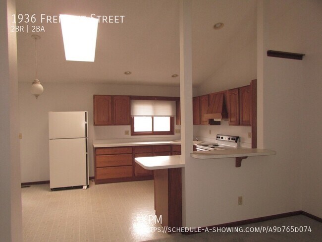 Building Photo - 3 BEDROOM | 2 BATH | DUPLEX | WEST