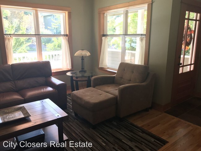 Foto del edificio - 9625 NE Northtown Loop