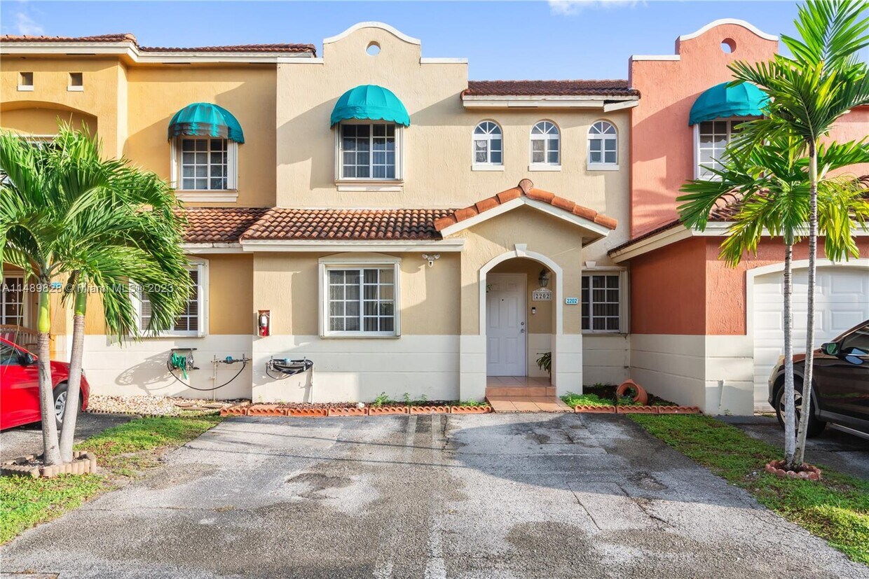 7025 NW 173rd Dr, Hialeah, FL 33015 Townhome Rentals in Hialeah FL