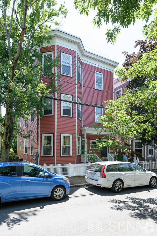 Building Photo - 39 Magnolia Ave