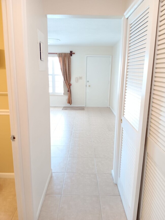 Foto del edificio - 2186 NE 56th St