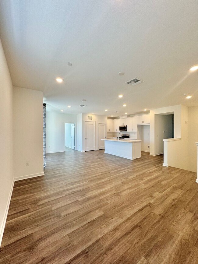 Foto del edificio - Modern 3B/3B Townhome in Covina