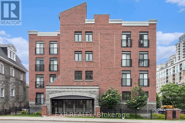 Building Photo - 146-146 Daly Ave