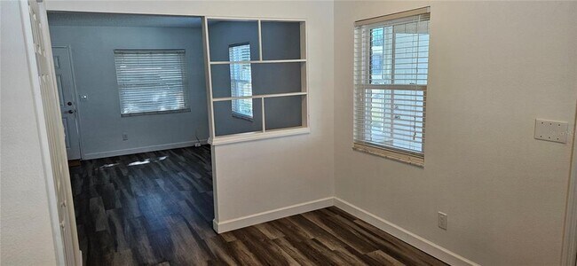 Foto del edificio - 38101 10th Ave