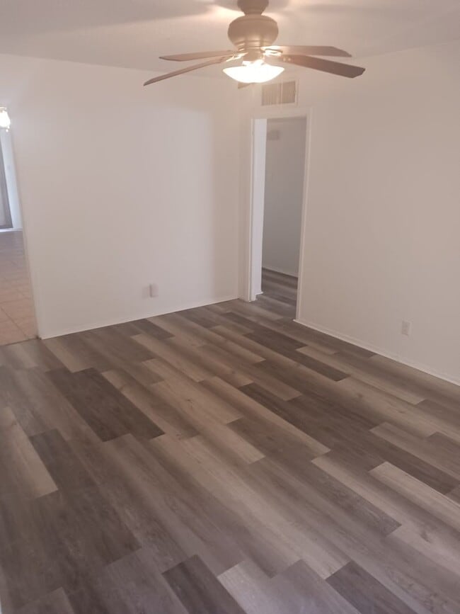 Building Photo - Welcome Home to Comfortable Living in Sher...