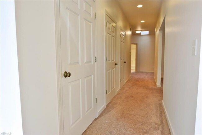 Building Photo - 216 Bayview Dr