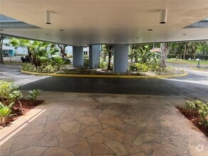 Building Photo - 901 Hillcrest Dr