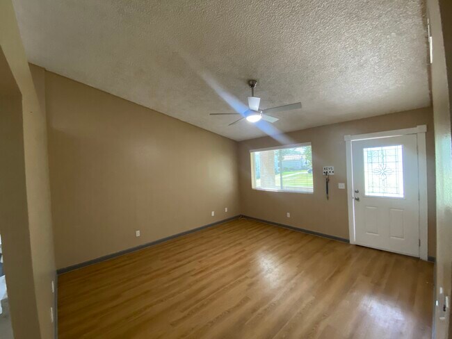 Foto del edificio - 875 S Nebraska St