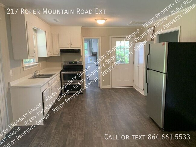 Foto del edificio - 217 Roper Mountain Rd Ext