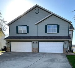Building Photo - 421 Robert Dr