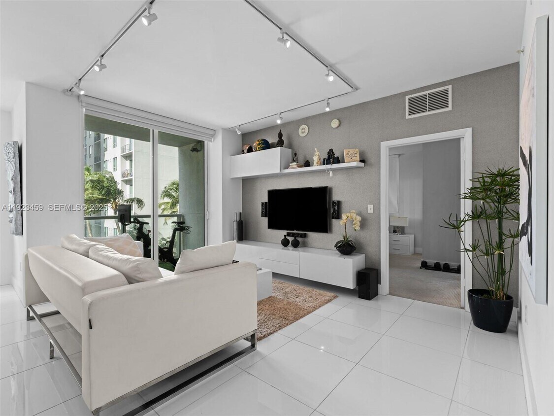 Primary Photo - 253 NE 2nd St