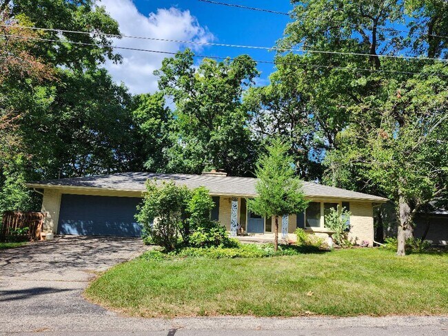 Foto del edificio - 428 Hillcrest Dr