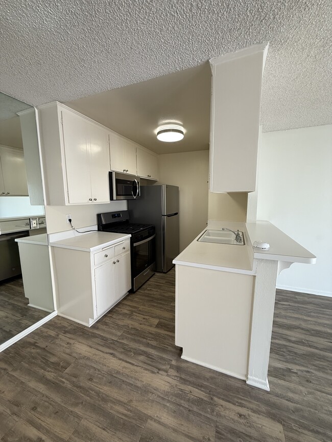 Building Photo - 1218 McClellan Dr