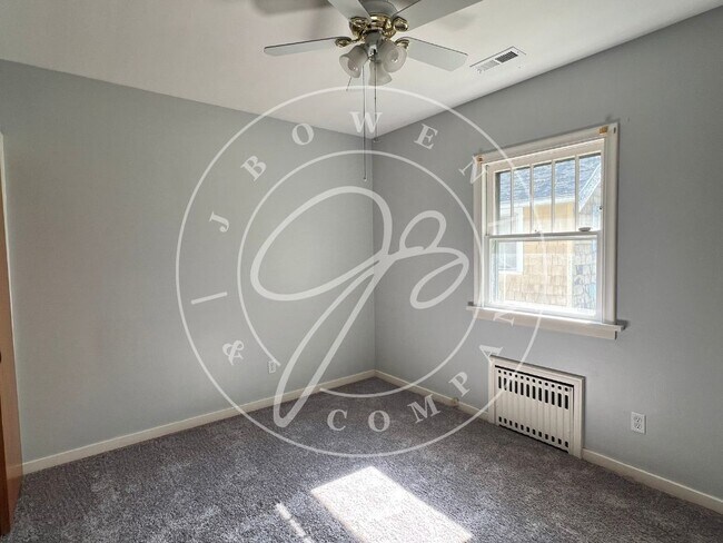 Building Photo - Charming 3-Bed, 2-Bath Gem on Loxley Road ...