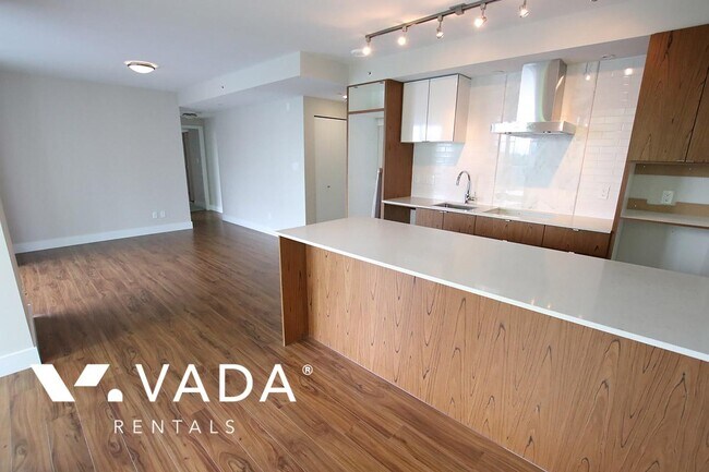 Photo du bâtiment - Tower Green At West 2 Bed Apartment Rental...