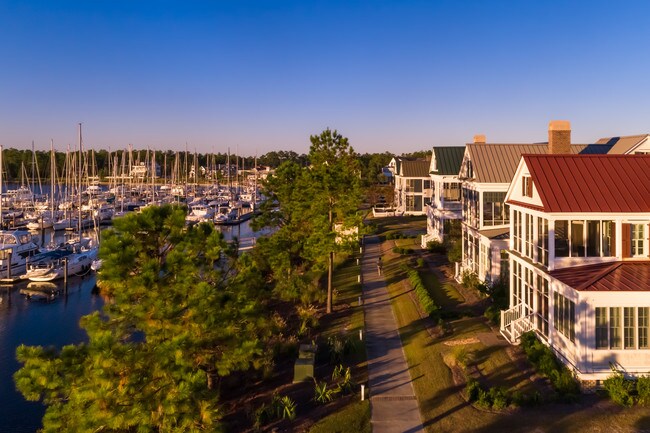 Foto del edificio - 325 Harborside Dr