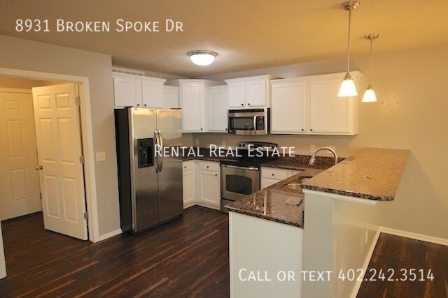 Building Photo - 8931 Broken Spoke Dr