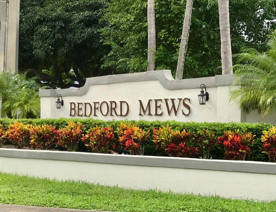 Foto del edificio - 2543 Bedford Mews Dr