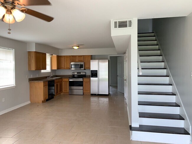 Building Photo - 8532 Deerfield Dr