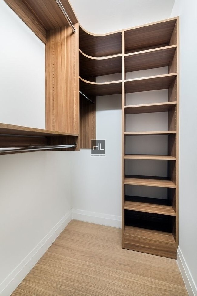 Foto del edificio - 2 bed , 2 bath , East 54th Street