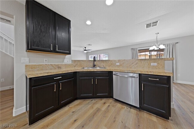Foto del edificio - 7265 Sheared Cliff Ln
