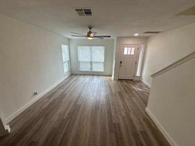 Foto del edificio - Beautiful Two-Story Leander Home with Dual...