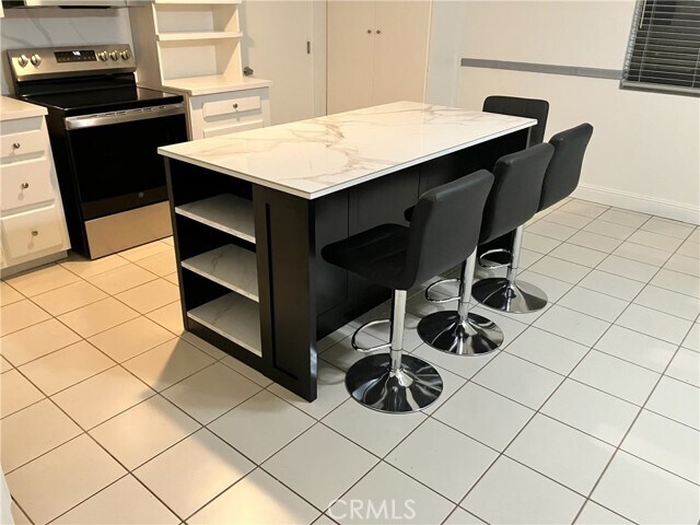 Foto del edificio - 25141 MacKenzie St