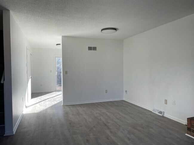 Building Photo - {12903} Updated| 1 car garage | Full basement