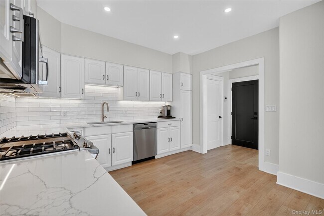 Foto del edificio - 44 Madeleine Ave