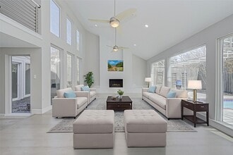 Building Photo - 915 Daria Dr