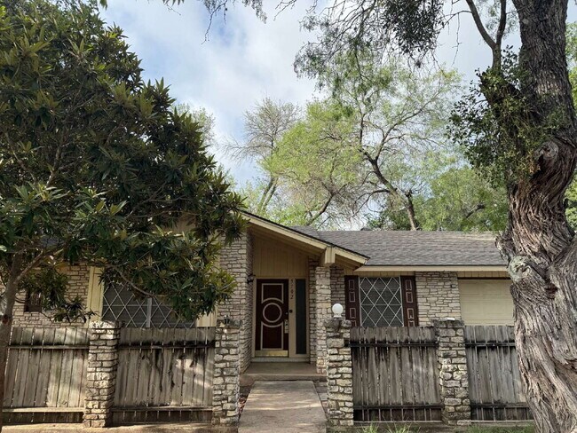 Building Photo - 5702 Ben Casey Dr