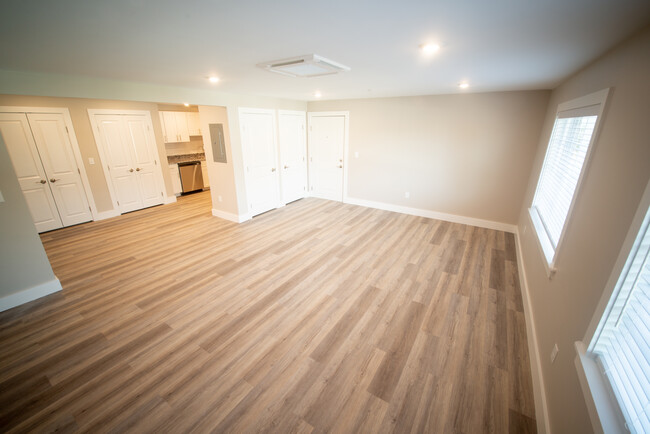 Living & Dining Area - Landings at Aquidneck Crossing