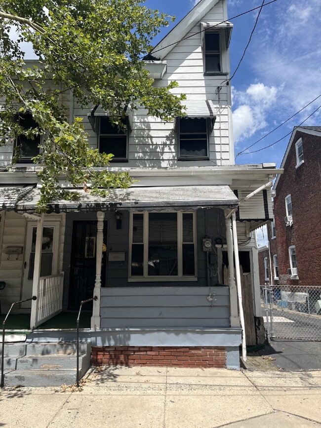 Building Photo - 416 Walnut Ave