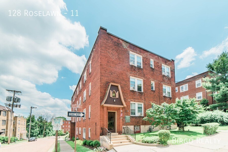 Primary Photo - 1930s Elegance Meets Modern Comfort: Corne...
