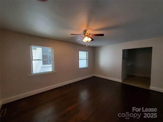Building Photo - 2302 Chesterfield Ave