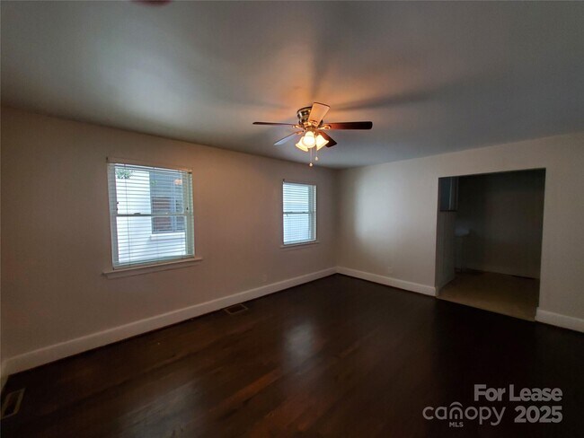 Foto del edificio - 2302 Chesterfield Ave