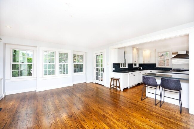 Building Photo - 257 Mount Auburn St