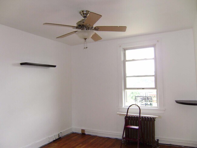 Foto del edificio - 5621 Woodmont St