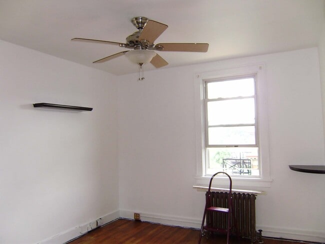Building Photo - 5621 Woodmont St
