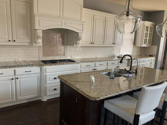 Foto del edificio - 721 Moss Glen Dr