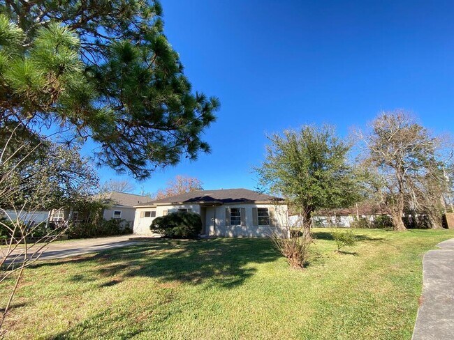 Foto del edificio - 7202 Heron Ln