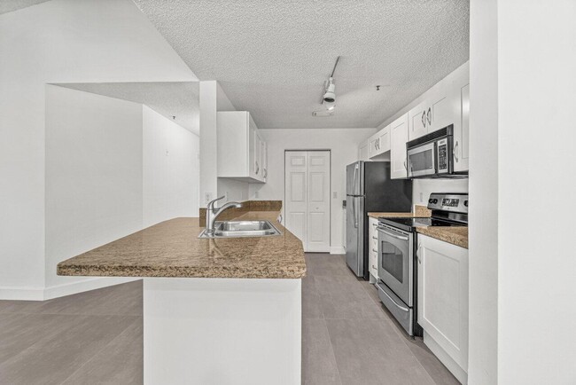 Foto del edificio - 3131 Clint Moore Rd