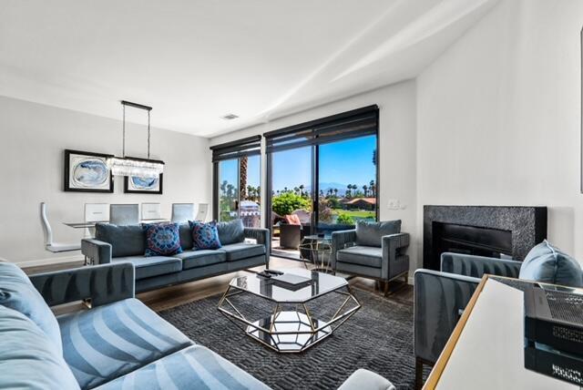 Foto del edificio - 38101 Crocus Ln
