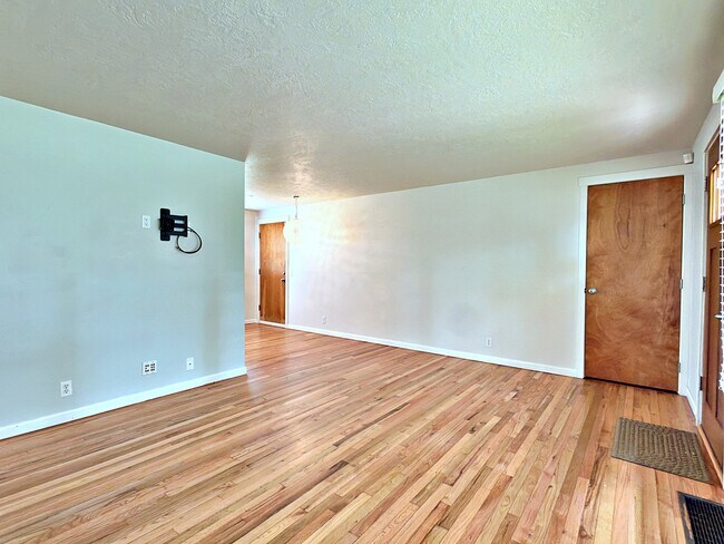 Building Photo - 12820 SW Edgewood St