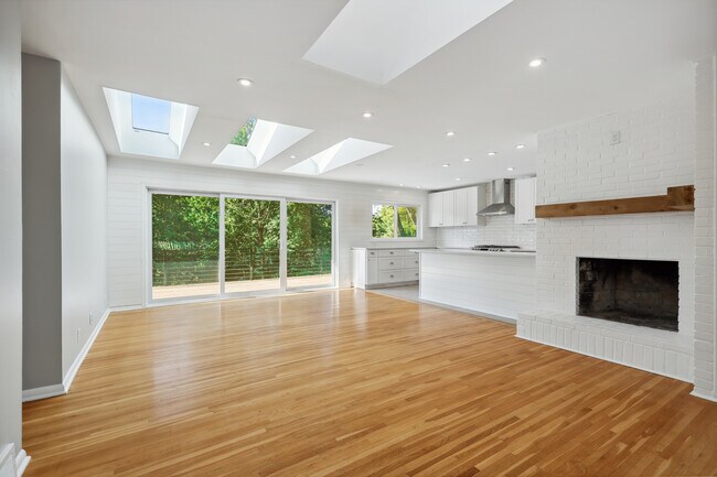 Foto del edificio - 10003 Crestridge Dr