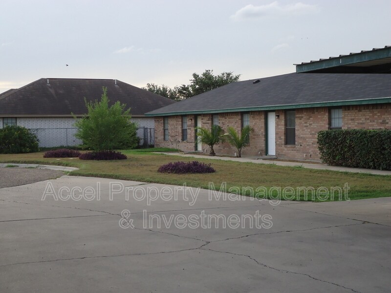Foto principal - 1201 W Carmen Ave